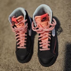 Nike Blazer "black atomic pink"